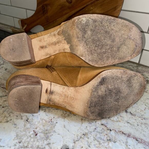 Tory Burch Sabe $398 Caramel Suede Ankle Booties size 9M EUC - Picture 11 of 16